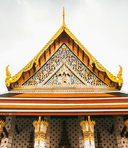 Uno de los templos mas importantes ubicados en bangkok, este destino no te lo puedes perder si eres amante del diseño ancestral