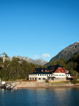 Casa colonial en medio de uno de los lagos mas lindos de argentina