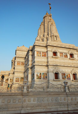 Imagen de un palacio en la ciudad de Vrindaban, India