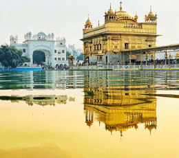 Templo Dorado, conocido en la India como Harmandir Sahib, ubicado en la localidad india de Amritsar, cerca de la frontera pakistaní.