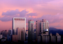 Fotografia de caida de la tarde en medio de seul, capital de corea del sur