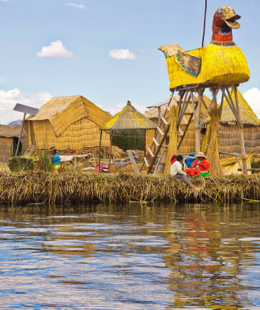 Islas flotantes del lago Titicaca, Perú Colombian Tourist