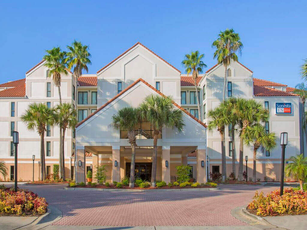 Hotel sonasta es suites orlando ubicado en orlando florida