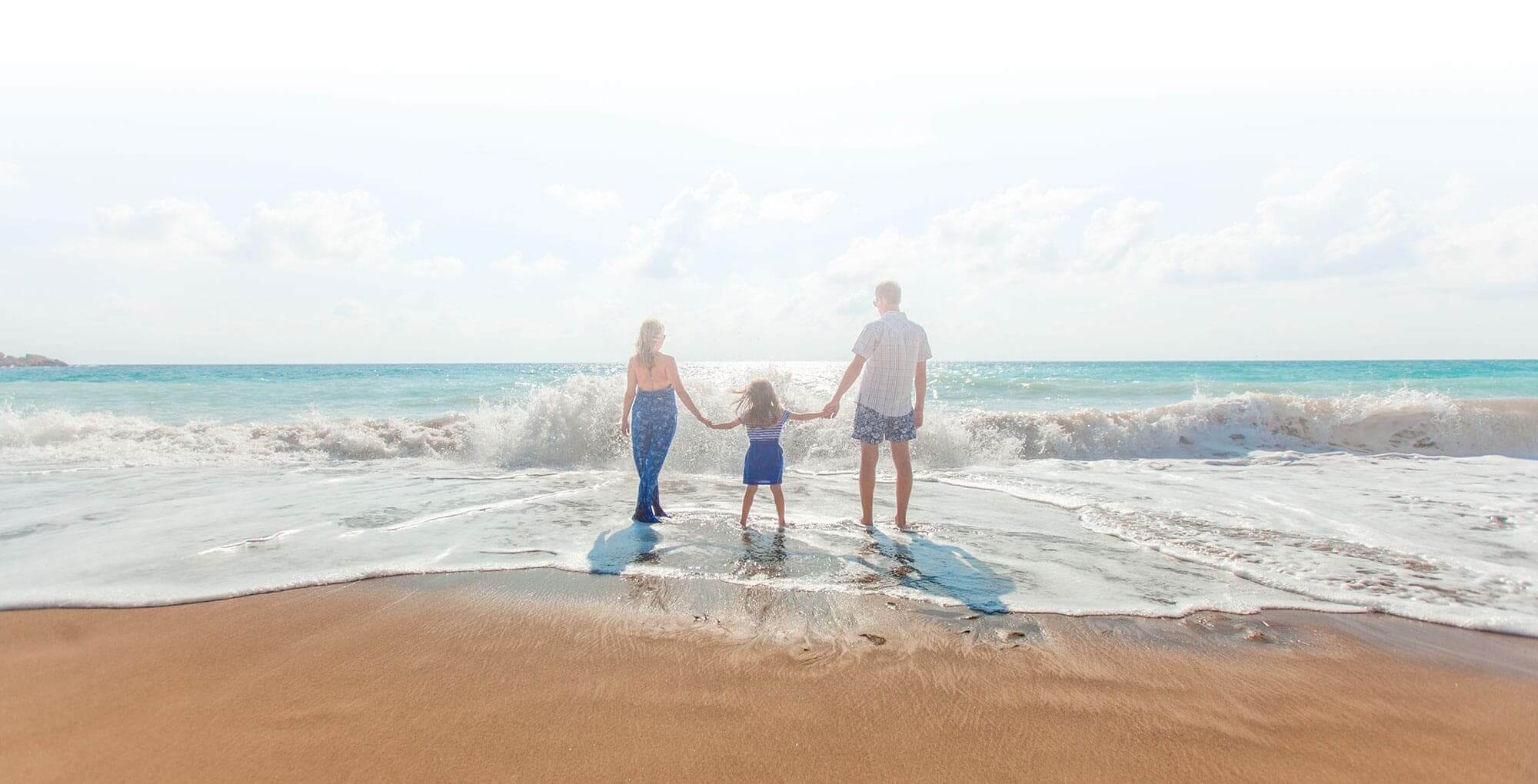 familia frente al mar 