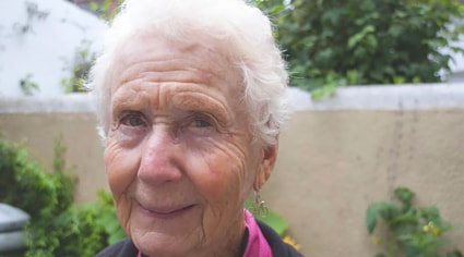 Ethel MacDonald, la bisabuela que recorre el mundo en bicicleta | Colombian Tourist