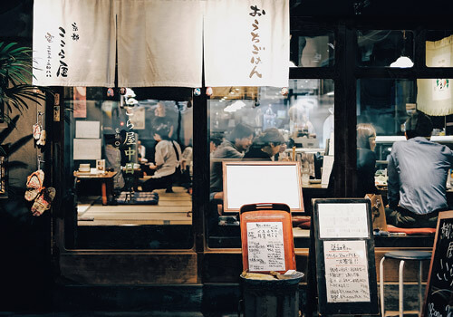 Imagen de uno de los restaurantes mas importantes de tokio, su fachada expresa la cultura asiatica
