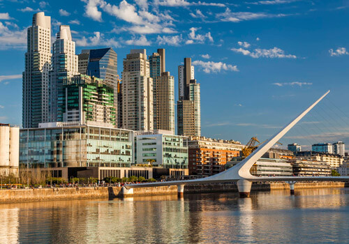 Captura del puente de la mujer, un puente atirantado de pilon contrapeso en buenos aires argentina