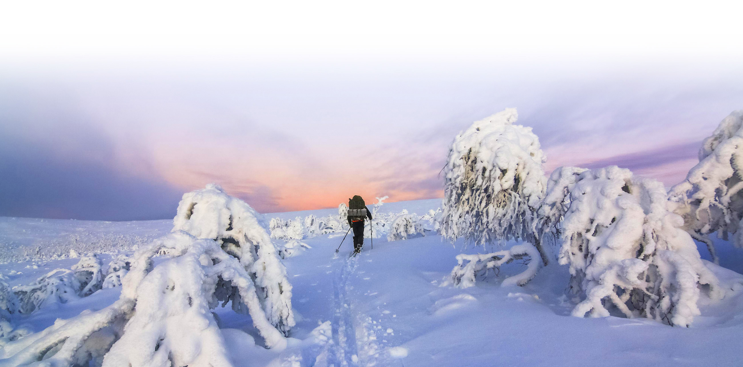 Montañas de nieve en Laponia