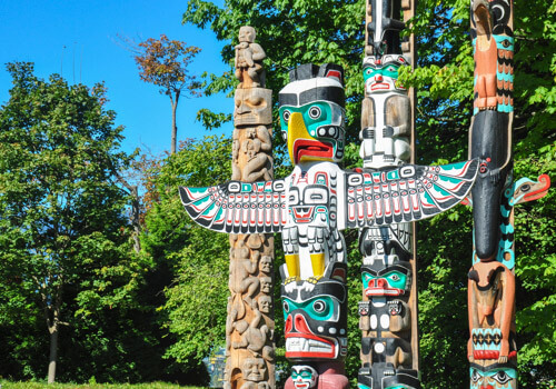 Totems de la antigua raza Amerindia Canadá | Colombian Tourist