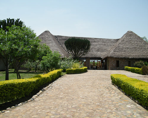 Hotel ihamba lakeside safati lodge, uno de los ecohoteles mas hermosos en lake george queen elizabeth